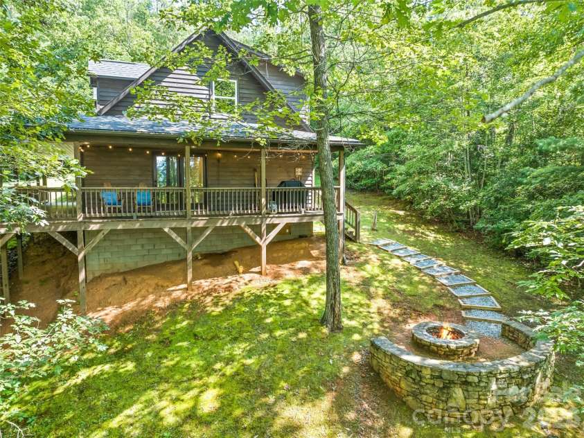 374 Rio Bravo Drive, Sylva, NC 28779.  MLS# CAR4412134, YatesRealty ID 42511. 