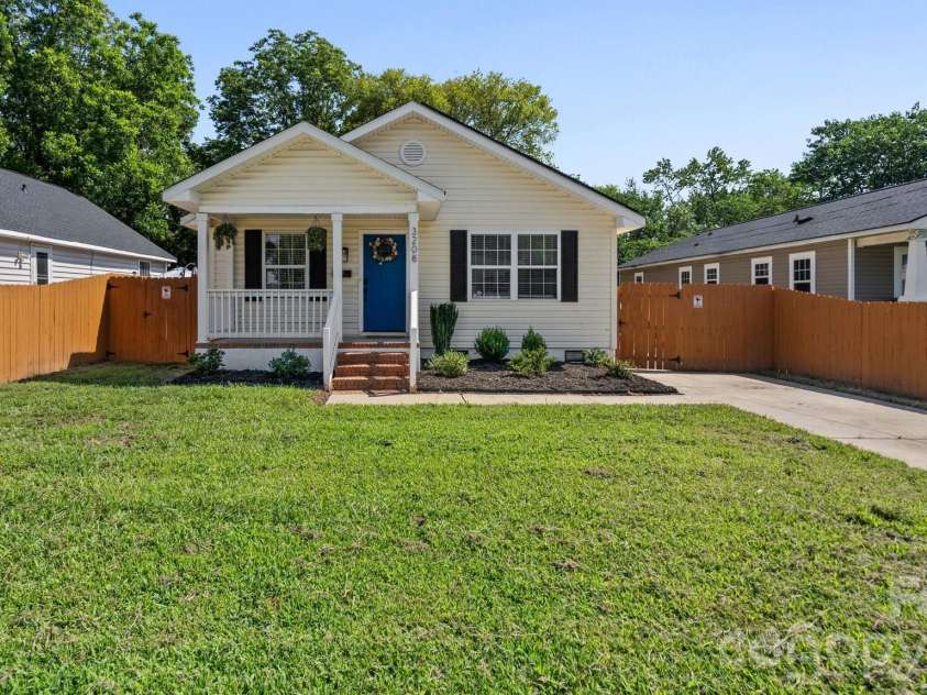 3208 Boyd Street, Charlotte, NC 28208.  MLS# CAR4410068, YatesRealty ID 42513. 