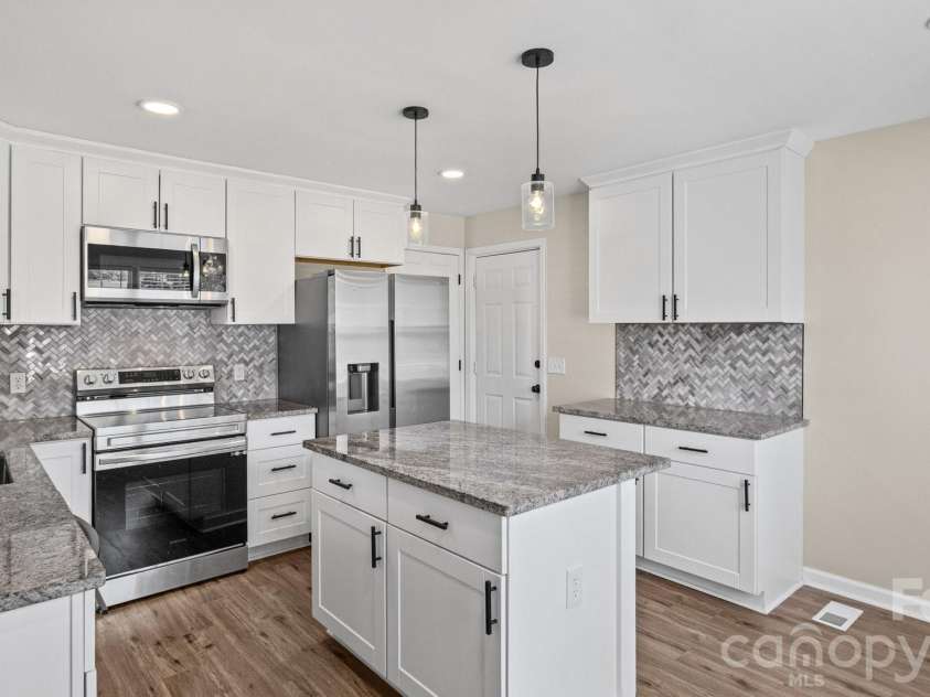 3208 Boyd Street, Charlotte, NC 28208.  MLS# CAR4410068, YatesRealty ID 42513. 