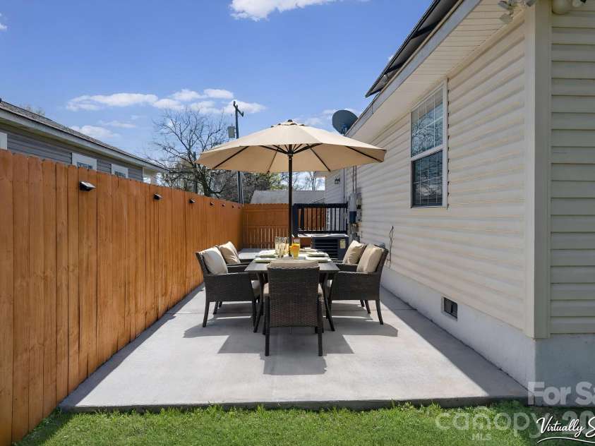3208 Boyd Street, Charlotte, NC 28208.  MLS# CAR4410068, YatesRealty ID 42513. 