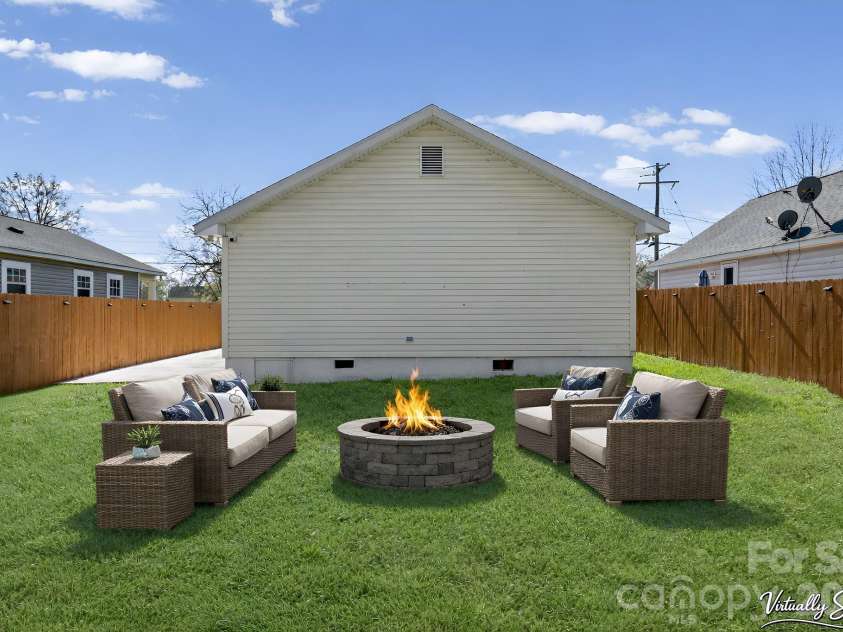 3208 Boyd Street, Charlotte, NC 28208.  MLS# CAR4410068, YatesRealty ID 42513. 