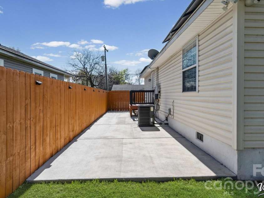 3208 Boyd Street, Charlotte, NC 28208.  MLS# CAR4410068, YatesRealty ID 42513. 