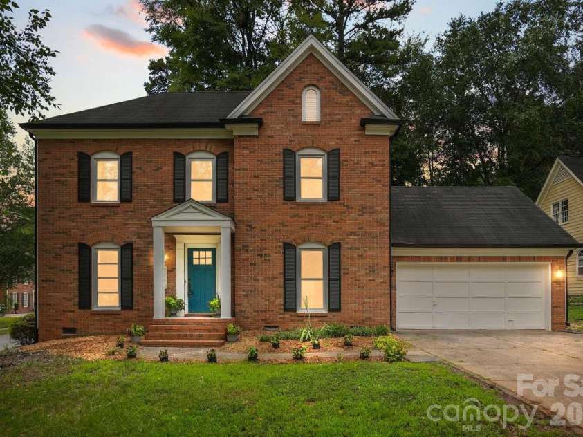 612 Grays Creek Lane, Charlotte, NC 28214.  MLS# CAR4412126, YatesRealty ID 42515. 