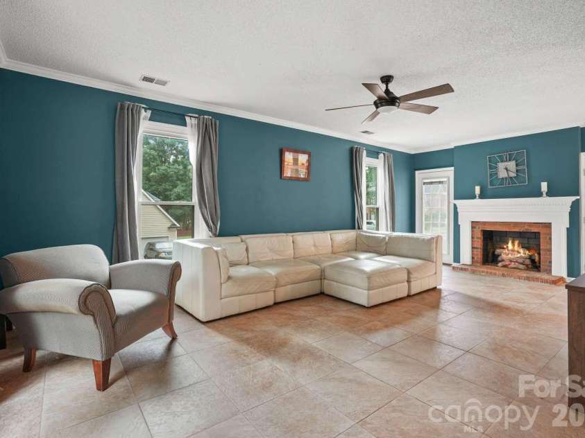 612 Grays Creek Lane, Charlotte, NC 28214.  MLS# CAR4412126, YatesRealty ID 42515. 