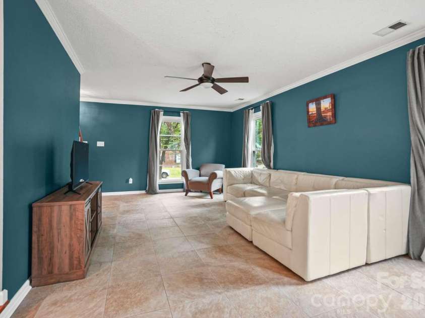 612 Grays Creek Lane, Charlotte, NC 28214.  MLS# CAR4412126, YatesRealty ID 42515. 