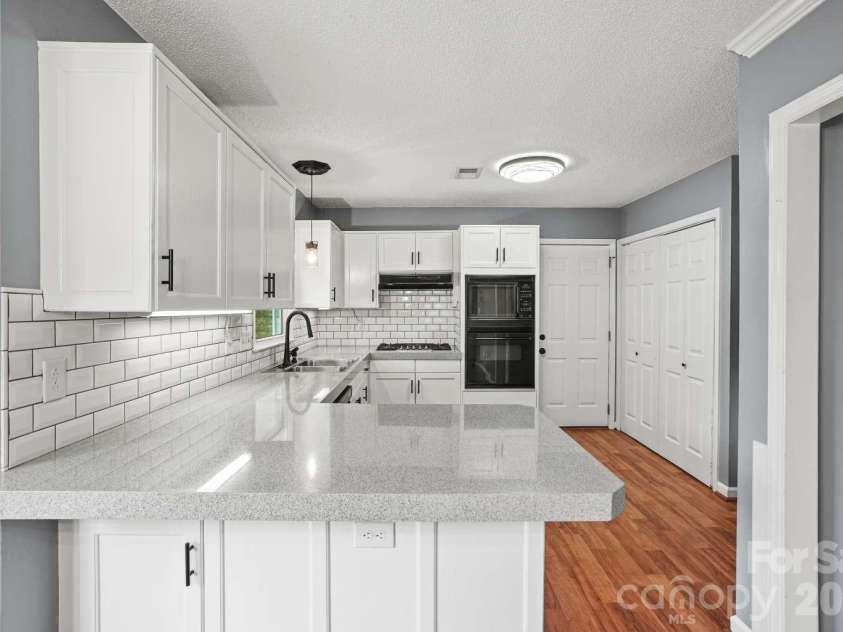 612 Grays Creek Lane, Charlotte, NC 28214.  MLS# CAR4412126, YatesRealty ID 42515. 