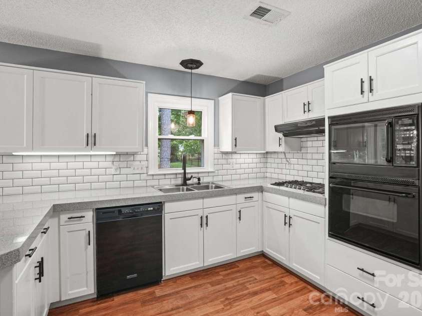 612 Grays Creek Lane, Charlotte, NC 28214.  MLS# CAR4412126, YatesRealty ID 42515. 