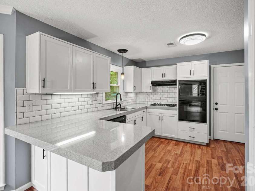 612 Grays Creek Lane, Charlotte, NC 28214.  MLS# CAR4412126, YatesRealty ID 42515. 