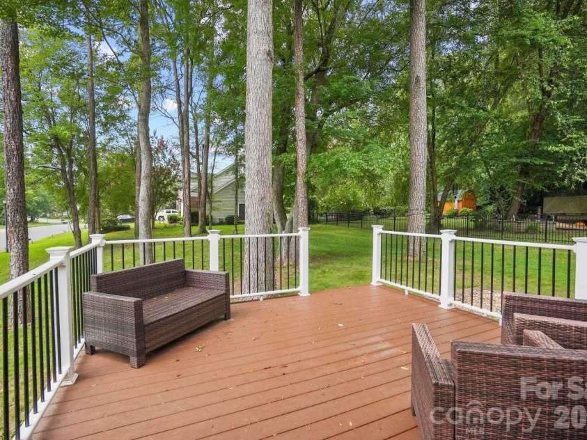 612 Grays Creek Lane, Charlotte, NC 28214.  MLS# CAR4412126, YatesRealty ID 42515. 