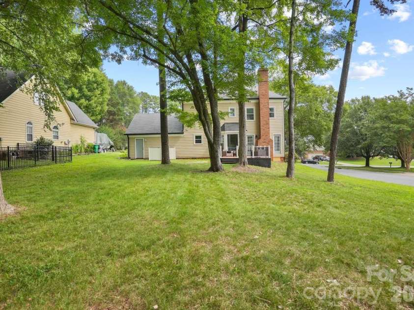 612 Grays Creek Lane, Charlotte, NC 28214.  MLS# CAR4412126, YatesRealty ID 42515. 