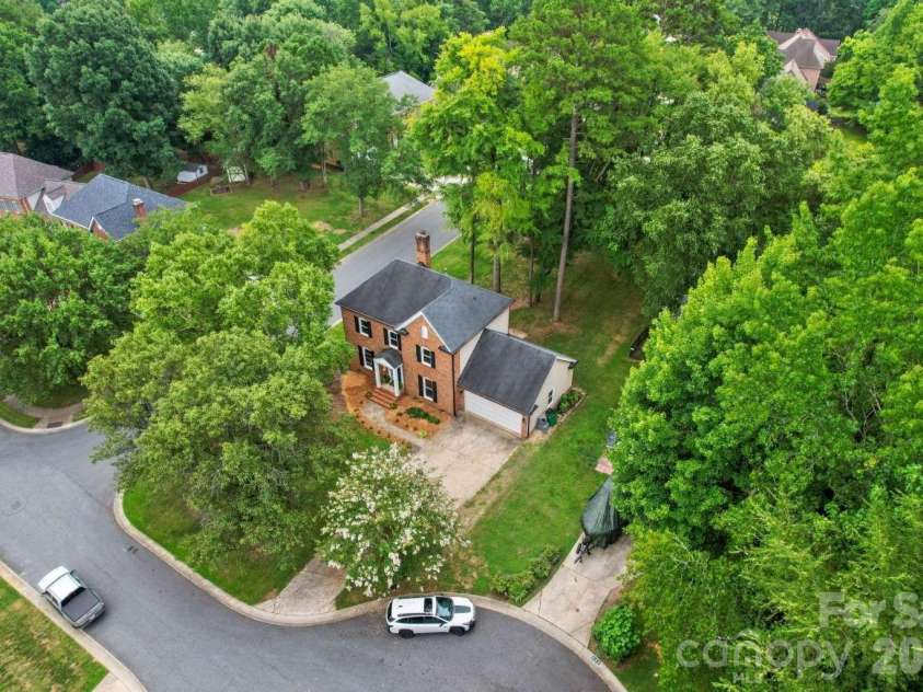 612 Grays Creek Lane, Charlotte, NC 28214.  MLS# CAR4412126, YatesRealty ID 42515. 