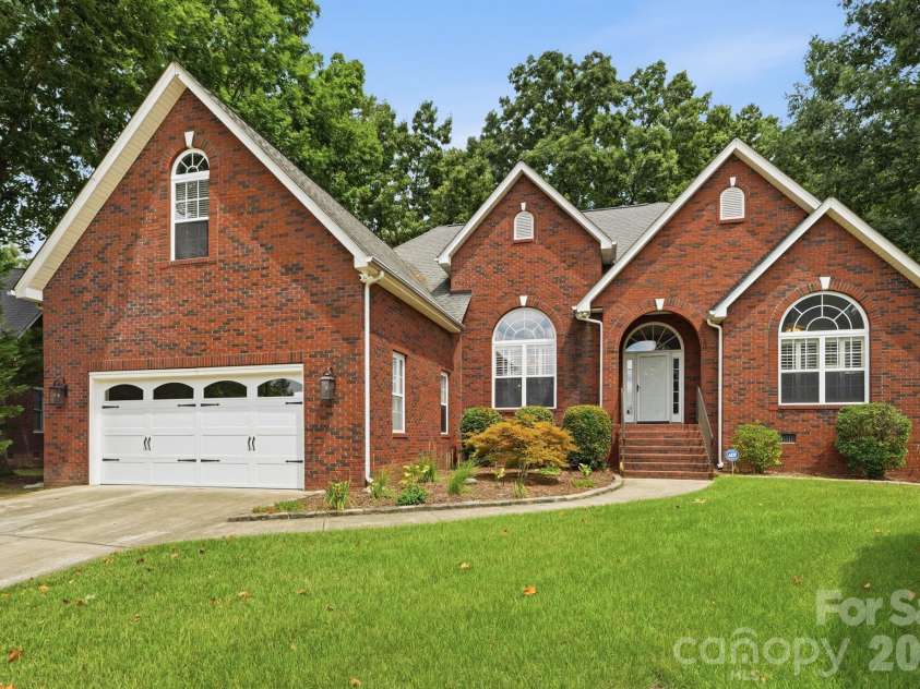 1366 Crown Ridge Drive, Fort Mill, SC 29708.  MLS# CAR4397987, YatesRealty ID 42516. 