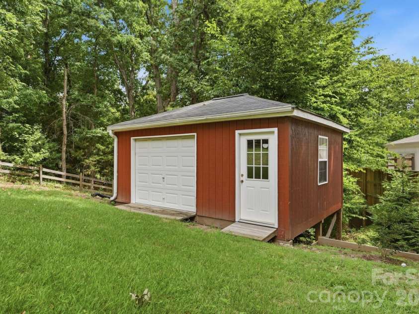 1366 Crown Ridge Drive, Fort Mill, SC 29708.  MLS# CAR4397987, YatesRealty ID 42516. 