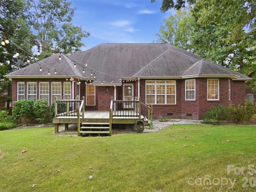 1366 Crown Ridge Drive, Fort Mill, SC 29708.  MLS# CAR4397987, YatesRealty ID 42516. 