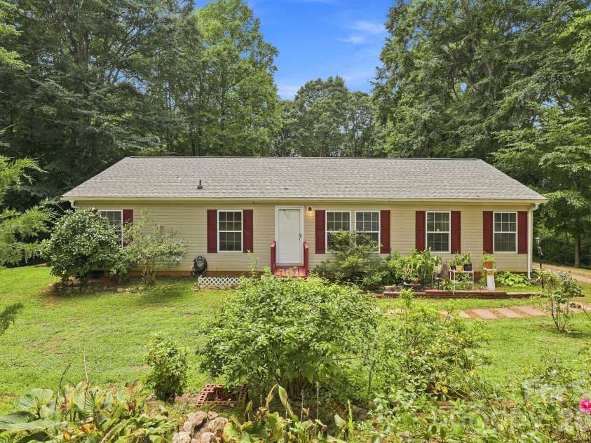 175 Riverfield Drive, Statesville, NC 28625.  MLS# CAR4412782, YatesRealty ID 42519. 