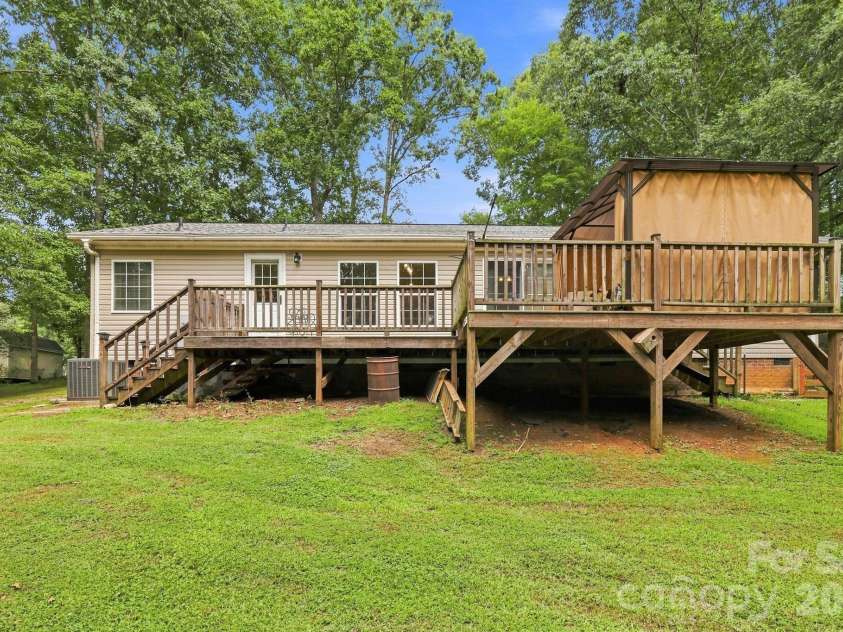175 Riverfield Drive, Statesville, NC 28625.  MLS# CAR4412782, YatesRealty ID 42519. 