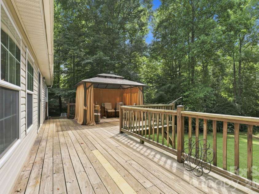175 Riverfield Drive, Statesville, NC 28625.  MLS# CAR4412782, YatesRealty ID 42519. 