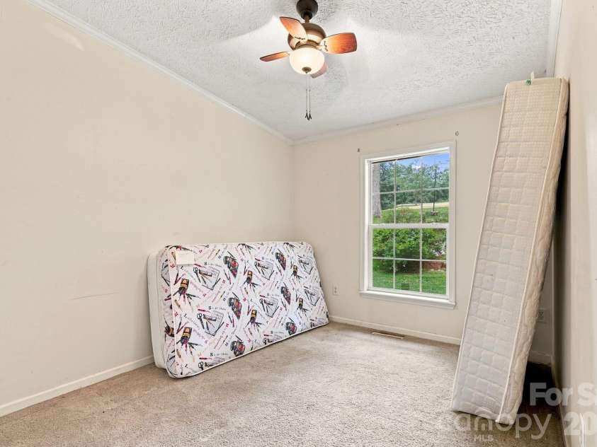 175 Riverfield Drive, Statesville, NC 28625.  MLS# CAR4412782, YatesRealty ID 42519. 
