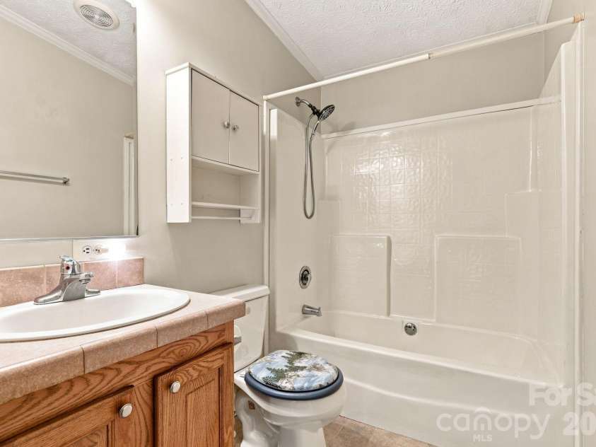 175 Riverfield Drive, Statesville, NC 28625.  MLS# CAR4412782, YatesRealty ID 42519. 