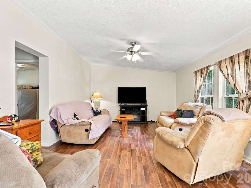 175 Riverfield Drive, Statesville, NC 28625.  MLS# CAR4412782, YatesRealty ID 42519. 
