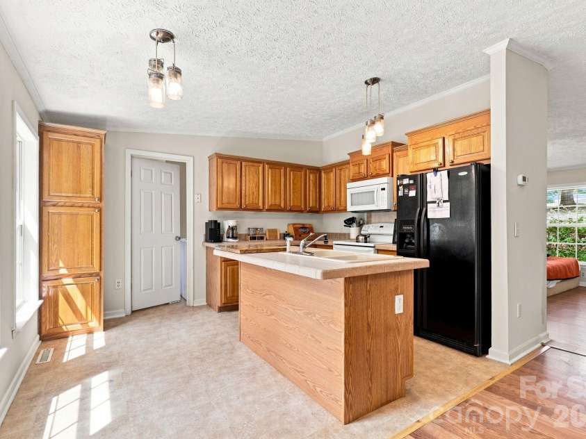 175 Riverfield Drive, Statesville, NC 28625.  MLS# CAR4412782, YatesRealty ID 42519. 
