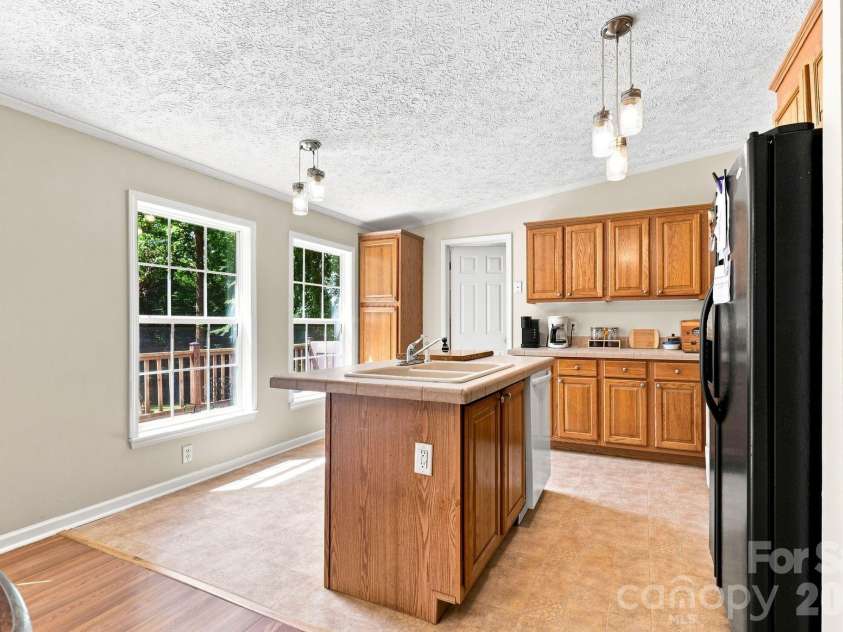 175 Riverfield Drive, Statesville, NC 28625.  MLS# CAR4412782, YatesRealty ID 42519. 