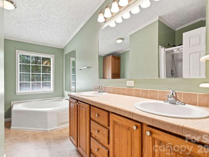 175 Riverfield Drive, Statesville, NC 28625.  MLS# CAR4412782, YatesRealty ID 42519. 