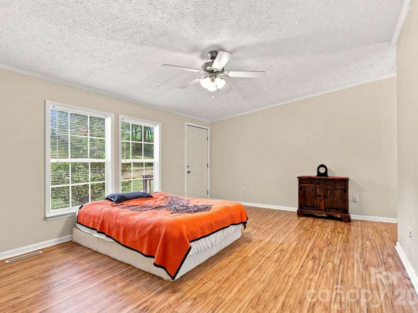 175 Riverfield Drive, Statesville, NC 28625.  MLS# CAR4412782, YatesRealty ID 42519. 