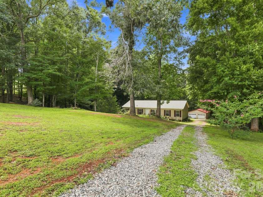175 Riverfield Drive, Statesville, NC 28625.  MLS# CAR4412782, YatesRealty ID 42519. 