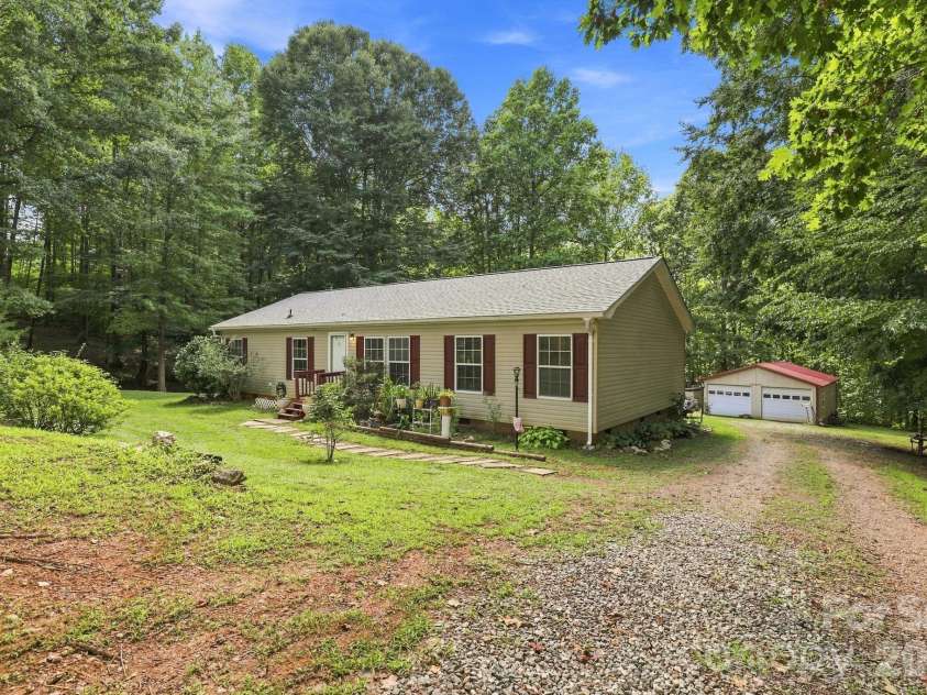 175 Riverfield Drive, Statesville, NC 28625.  MLS# CAR4412782, YatesRealty ID 42519. 