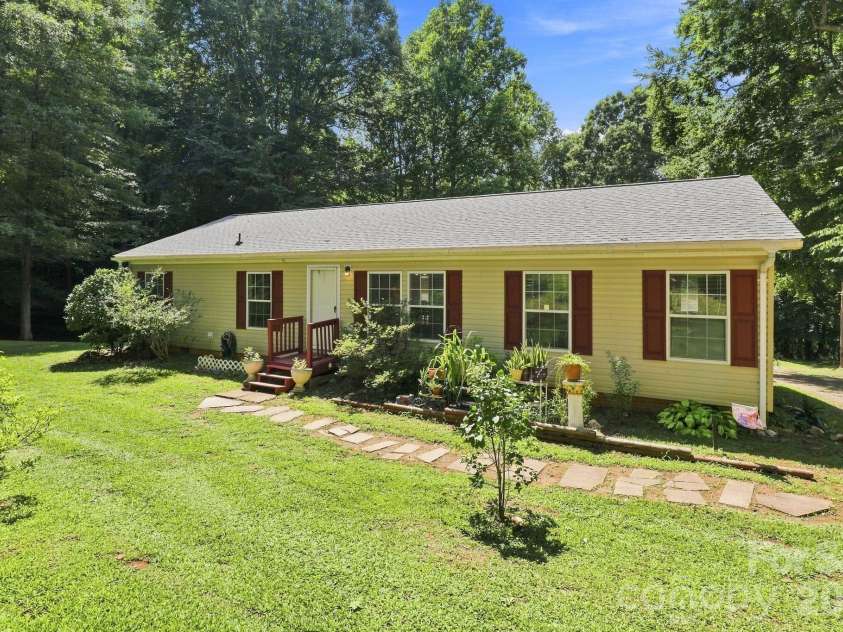 175 Riverfield Drive, Statesville, NC 28625.  MLS# CAR4412782, YatesRealty ID 42519. 