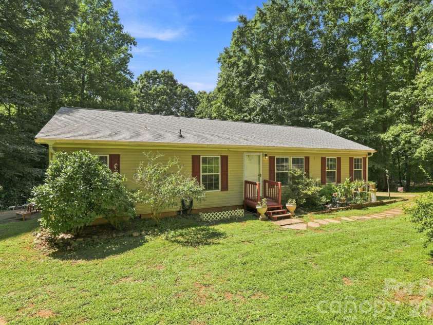 175 Riverfield Drive, Statesville, NC 28625.  MLS# CAR4412782, YatesRealty ID 42519. 