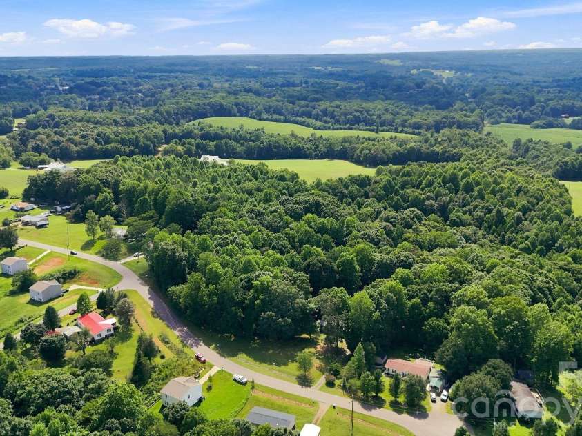 175 Riverfield Drive, Statesville, NC 28625.  MLS# CAR4412782, YatesRealty ID 42519. 