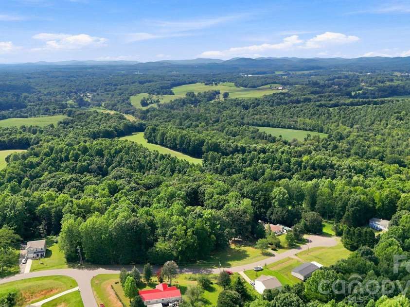 175 Riverfield Drive, Statesville, NC 28625.  MLS# CAR4412782, YatesRealty ID 42519. 