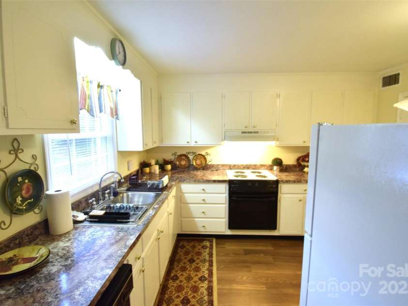 623 New Hope Road, Gastonia, NC 28054.  MLS# CAR4317091, YatesRealty ID 4252. 