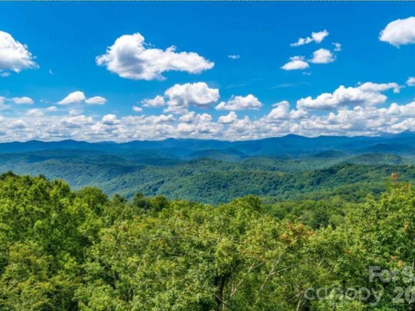 199 Bear Drive, Blowing Rock, NC 28605.  MLS# CAR4412941, YatesRealty ID 42520. 