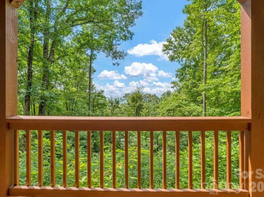 199 Bear Drive, Blowing Rock, NC 28605.  MLS# CAR4412941, YatesRealty ID 42520. 
