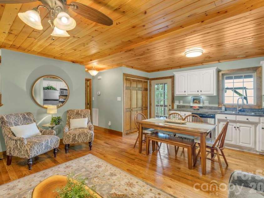 199 Bear Drive, Blowing Rock, NC 28605.  MLS# CAR4412941, YatesRealty ID 42520. 