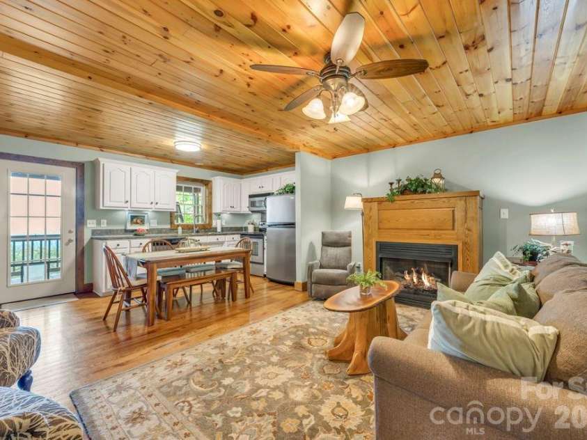 199 Bear Drive, Blowing Rock, NC 28605.  MLS# CAR4412941, YatesRealty ID 42520. 