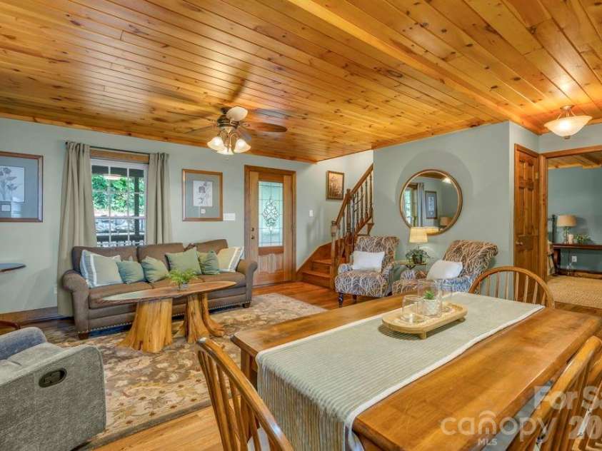 199 Bear Drive, Blowing Rock, NC 28605.  MLS# CAR4412941, YatesRealty ID 42520. 