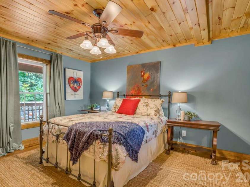 199 Bear Drive, Blowing Rock, NC 28605.  MLS# CAR4412941, YatesRealty ID 42520. 