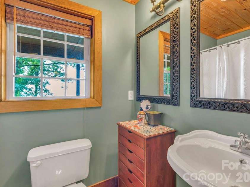 199 Bear Drive, Blowing Rock, NC 28605.  MLS# CAR4412941, YatesRealty ID 42520. 