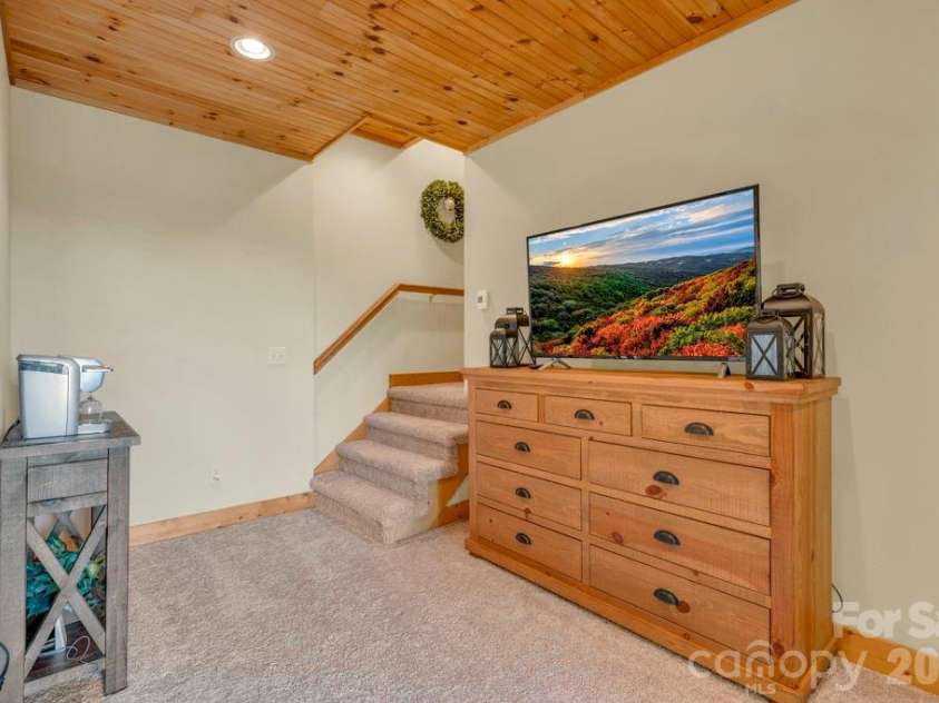 199 Bear Drive, Blowing Rock, NC 28605.  MLS# CAR4412941, YatesRealty ID 42520. 