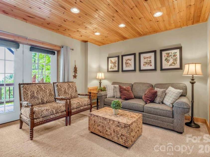 199 Bear Drive, Blowing Rock, NC 28605.  MLS# CAR4412941, YatesRealty ID 42520. 