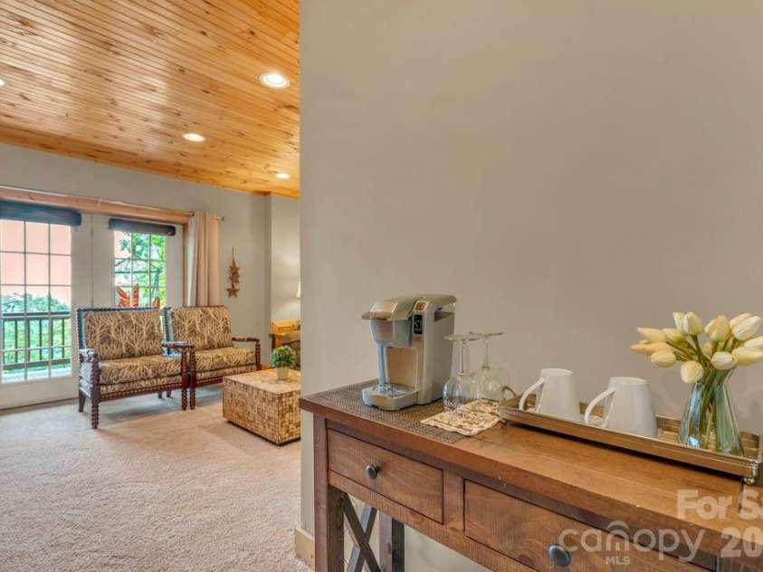 199 Bear Drive, Blowing Rock, NC 28605.  MLS# CAR4412941, YatesRealty ID 42520. 