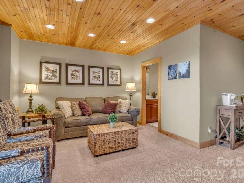 199 Bear Drive, Blowing Rock, NC 28605.  MLS# CAR4412941, YatesRealty ID 42520. 