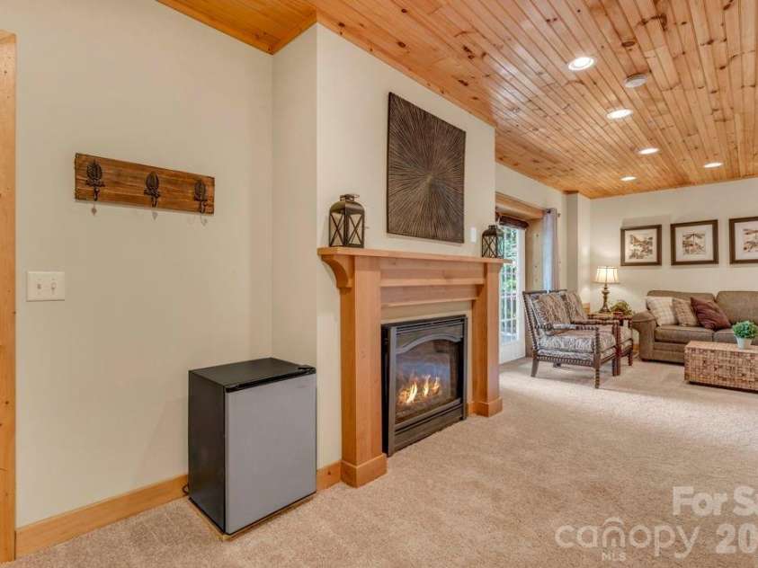 199 Bear Drive, Blowing Rock, NC 28605.  MLS# CAR4412941, YatesRealty ID 42520. 