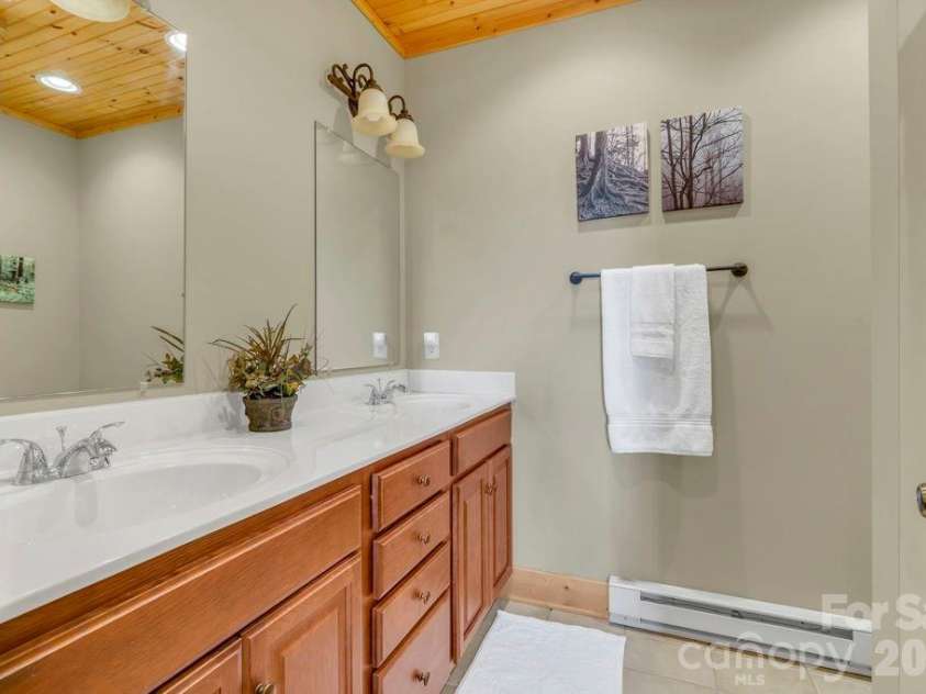 199 Bear Drive, Blowing Rock, NC 28605.  MLS# CAR4412941, YatesRealty ID 42520. 