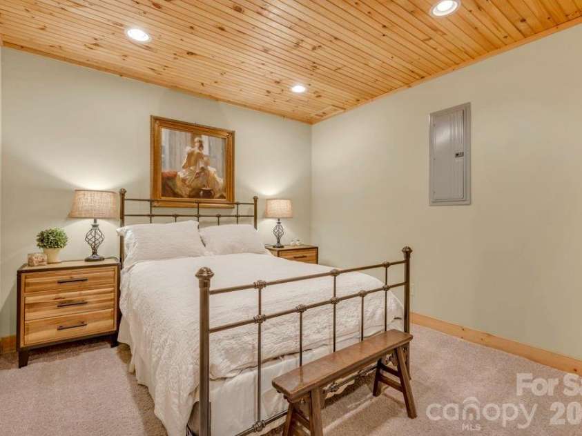 199 Bear Drive, Blowing Rock, NC 28605.  MLS# CAR4412941, YatesRealty ID 42520. 