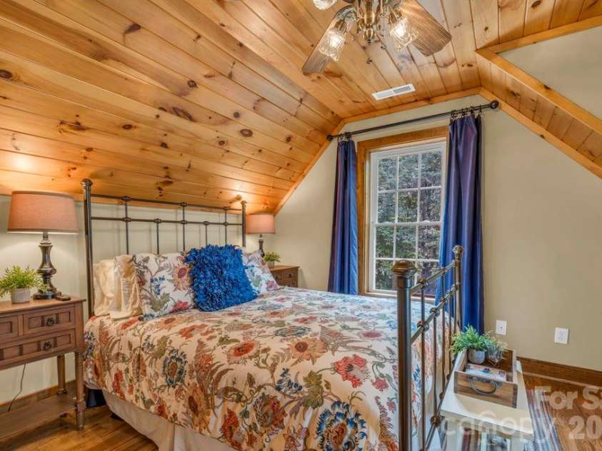 199 Bear Drive, Blowing Rock, NC 28605.  MLS# CAR4412941, YatesRealty ID 42520. 